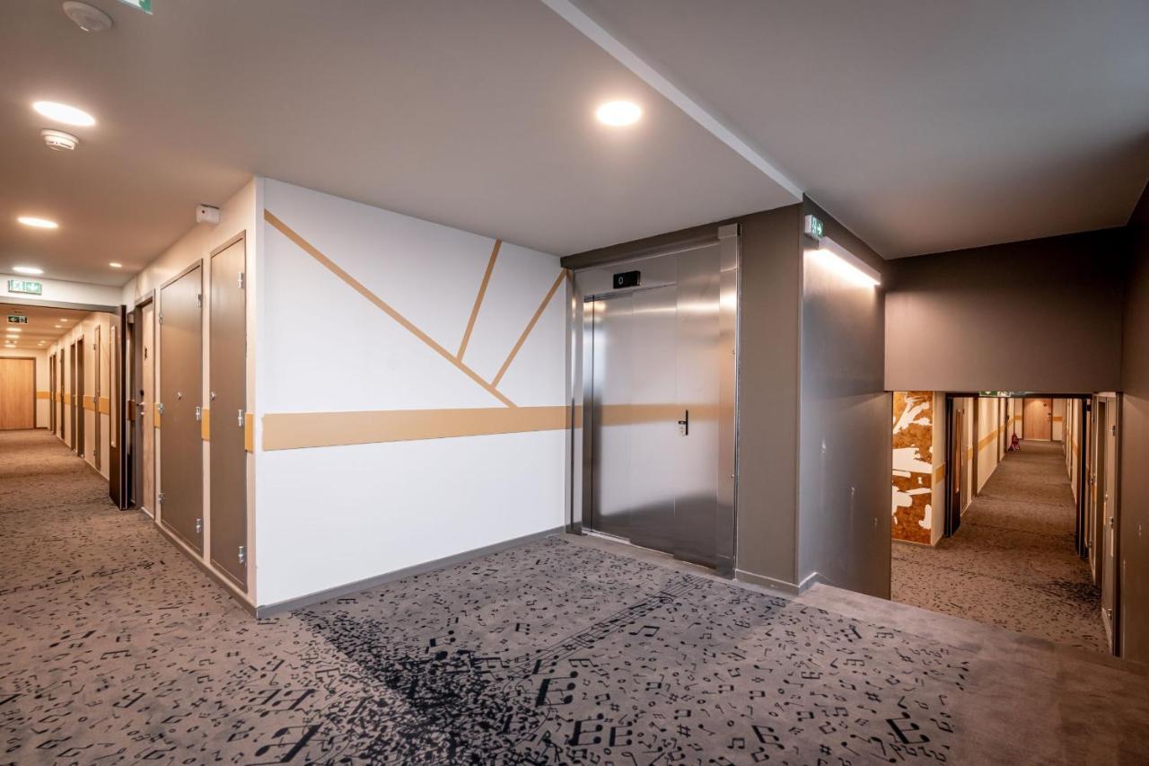 Ibis Styles Valenciennes Petite Foret ภายนอก รูปภาพ