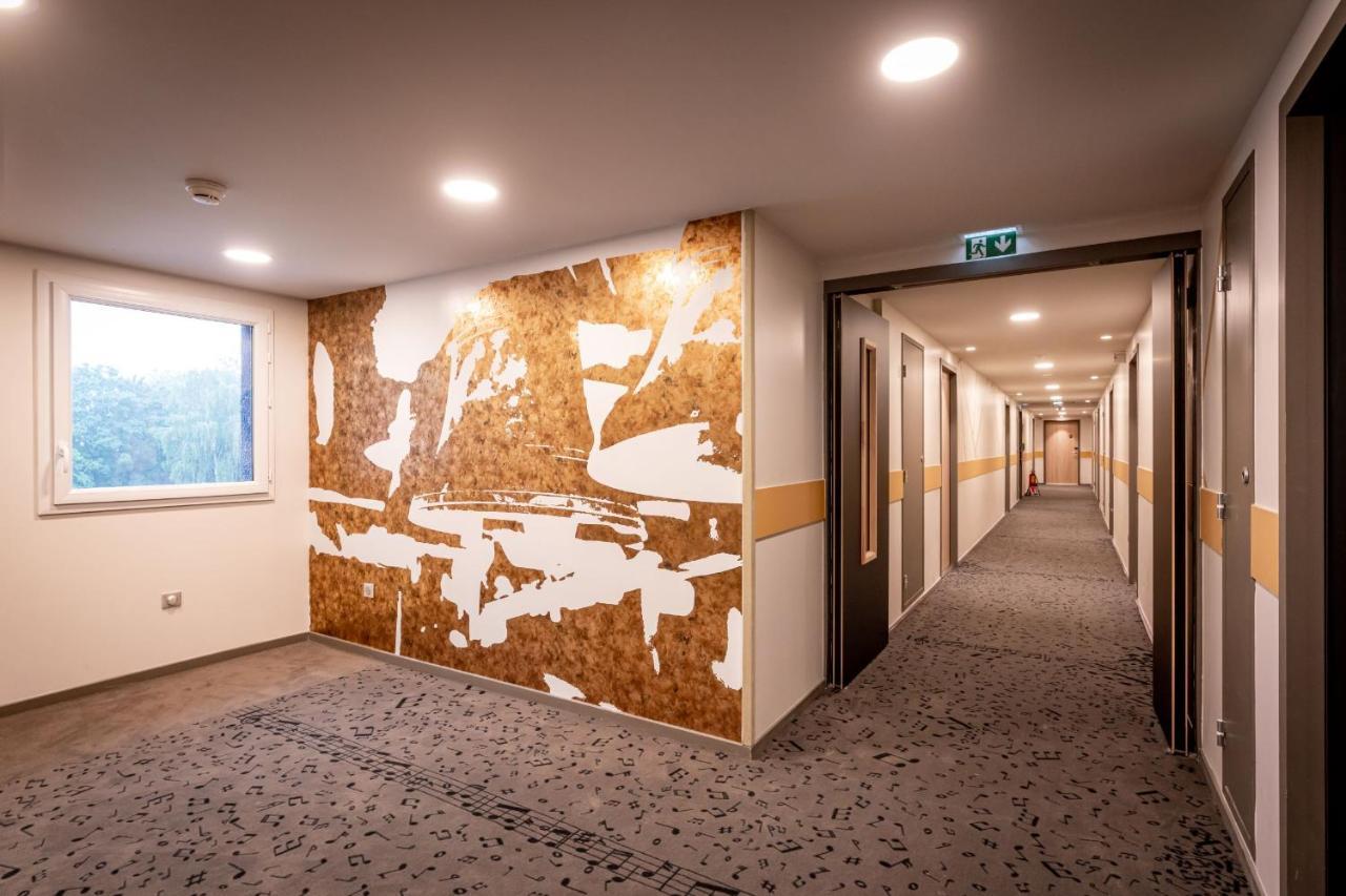 Ibis Styles Valenciennes Petite Foret ภายนอก รูปภาพ