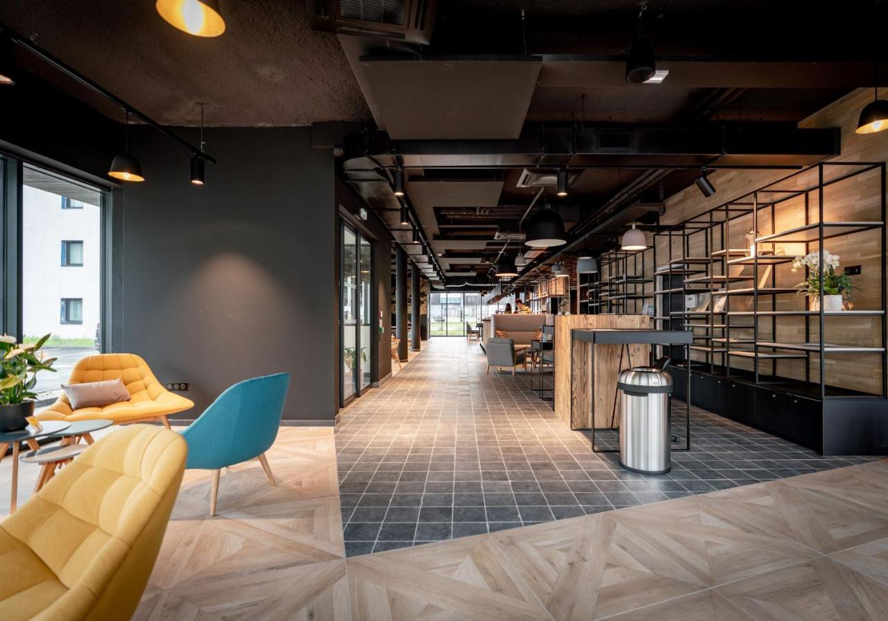 Ibis Styles Valenciennes Petite Foret ภายนอก รูปภาพ