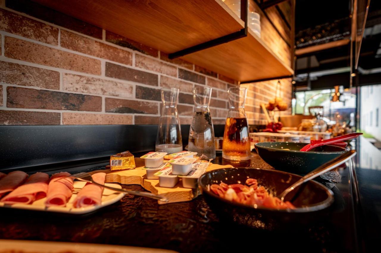 Ibis Styles Valenciennes Petite Foret ภายนอก รูปภาพ